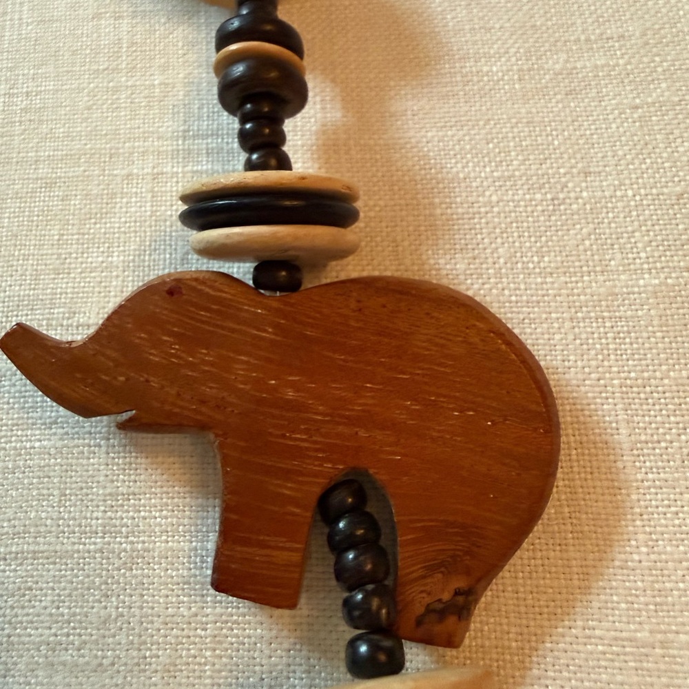 Vintage Craved Wood African Necklace Safari Animal Bead Black & Natural Wood - Picture 7 of 13